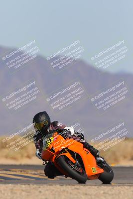 media/Mar-22-2025-CVMA (Sat) [[462c0ffedb]]/Race 13-Amateur Supersport Middleweight/